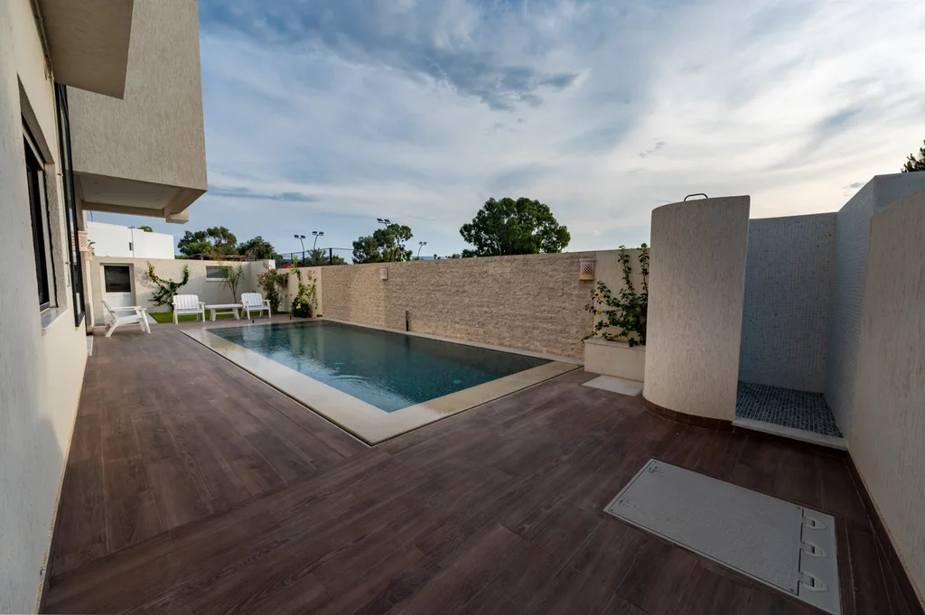 Piscine et terrasse
